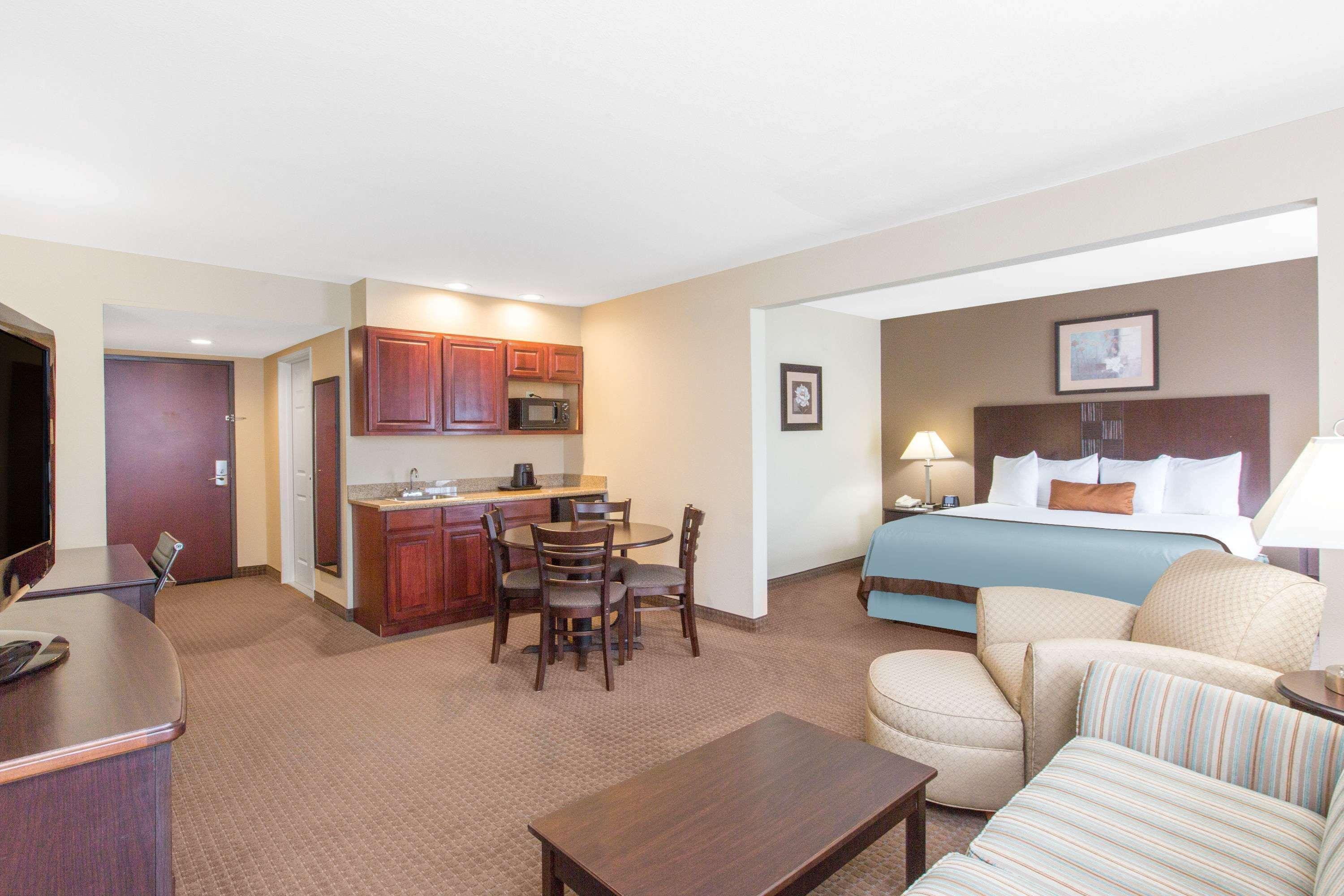 Wingate By Wyndham Southport Hotel Exterior photo
